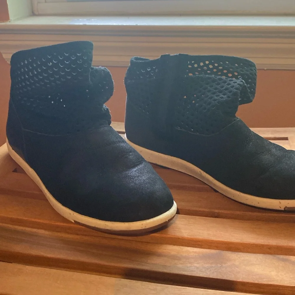 Emu Australia Numeralla Perforated Black Suede Leather Ankle Boot Women'… - Picture 1 of 13